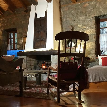 Villa Mariolata Stone House Lílaia Esterno foto