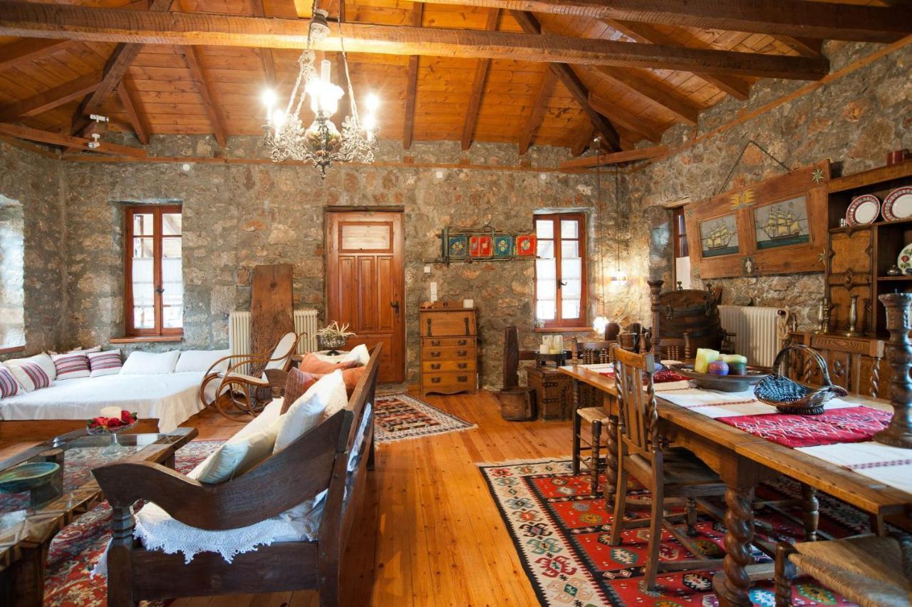Villa Mariolata Stone House Lílaia Esterno foto