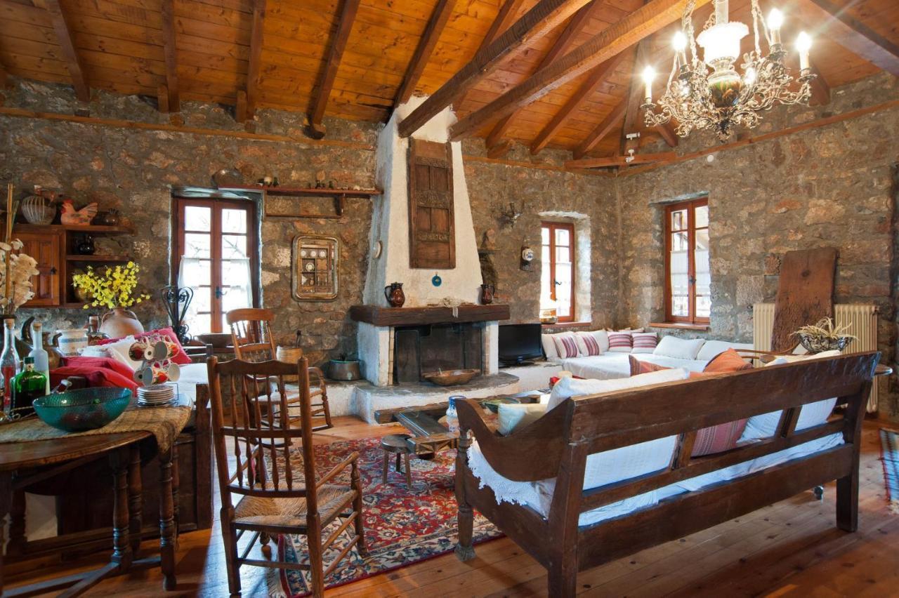 Villa Mariolata Stone House Lílaia Esterno foto