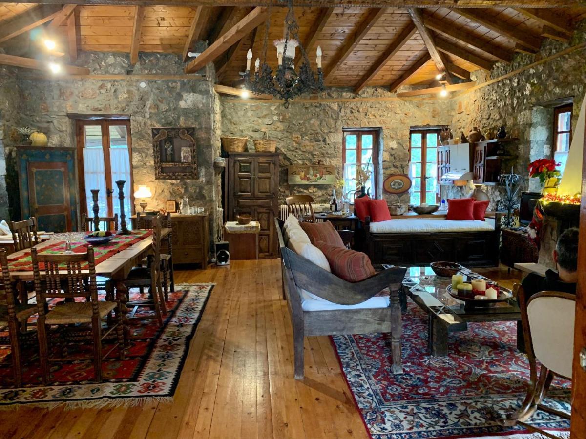 Villa Mariolata Stone House Lílaia Esterno foto