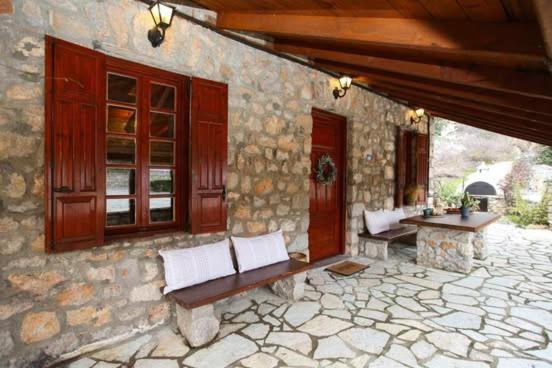 Villa Mariolata Stone House Lílaia Esterno foto