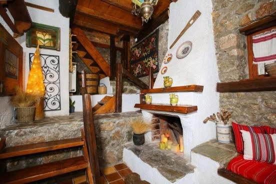 Villa Mariolata Stone House Lílaia Esterno foto