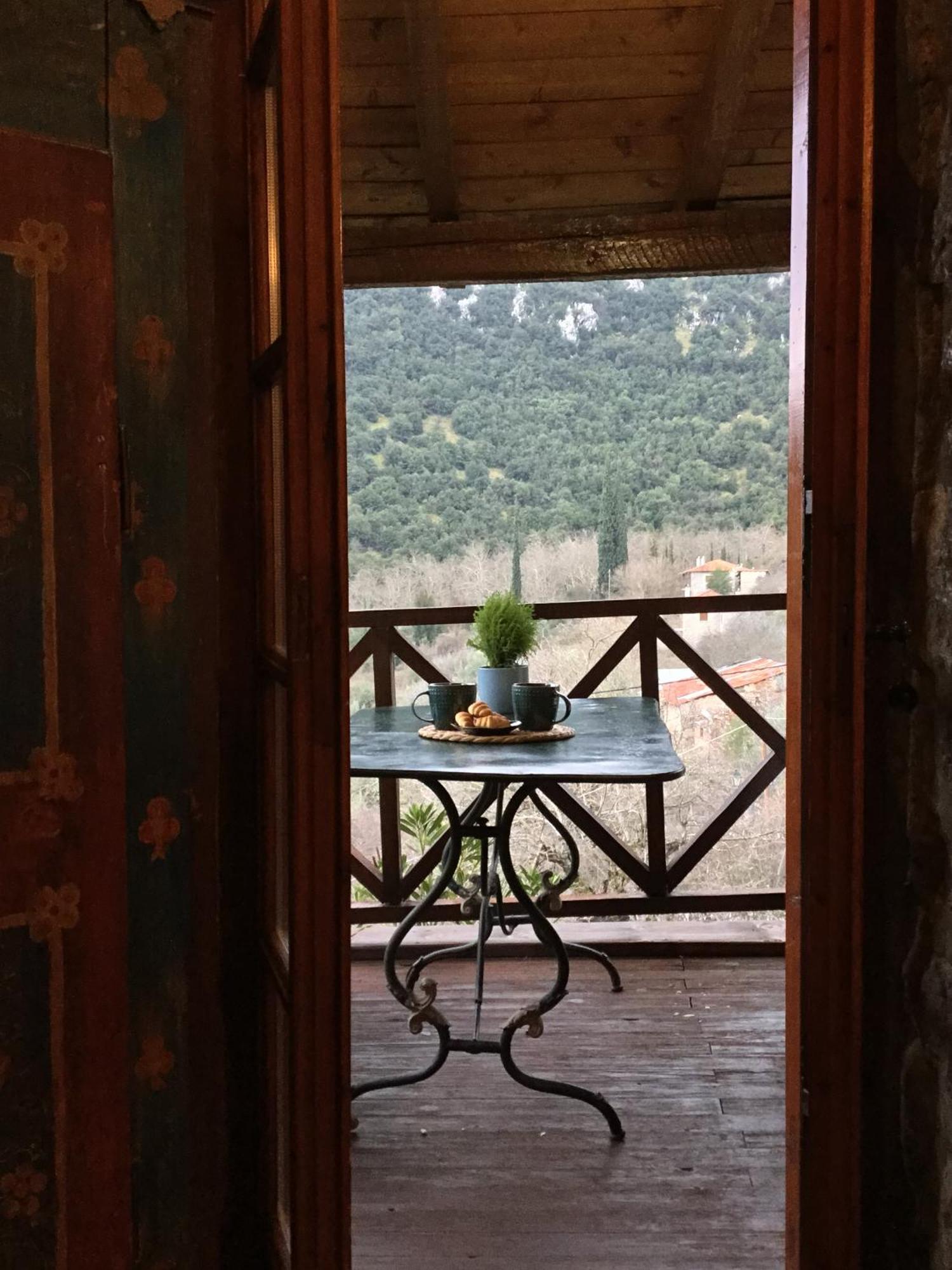 Villa Mariolata Stone House Lílaia Esterno foto